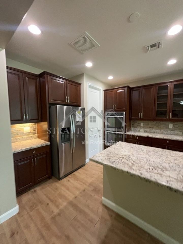 945 W Yellowstone Way - Photo 7 of 27