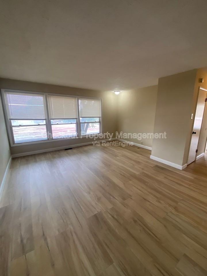 3737 Morganford Rd #F - Photo 2 of 8