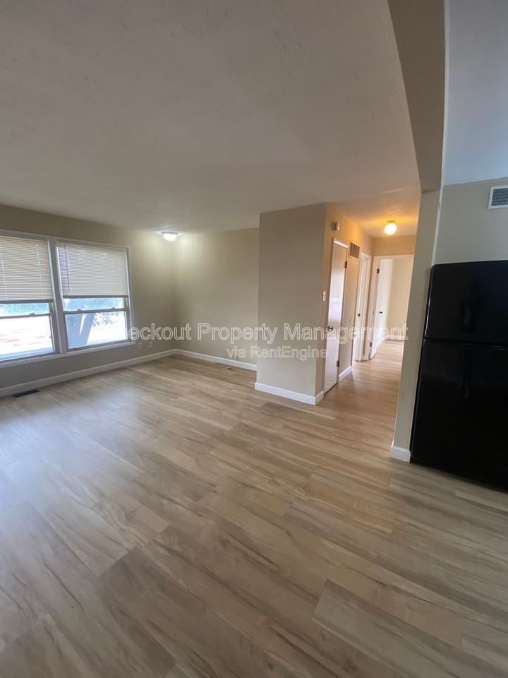 3737 Morganford Rd #F - Photo 3 of 8