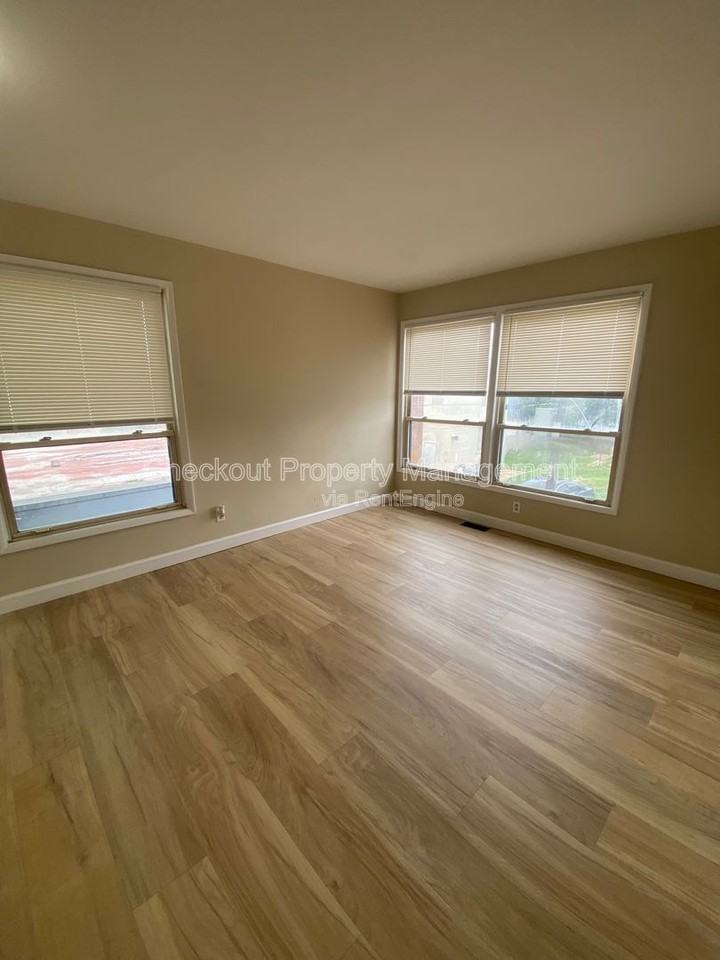 3737 Morganford Rd #F - Photo 4 of 8