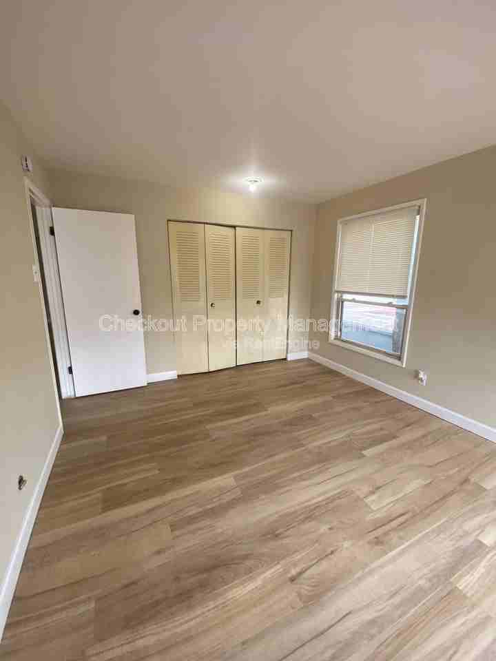 3737 Morganford Rd #F - Photo 5 of 8