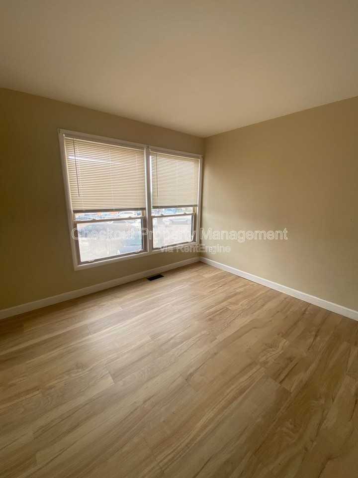 3737 Morganford Rd #F - Photo 7 of 8
