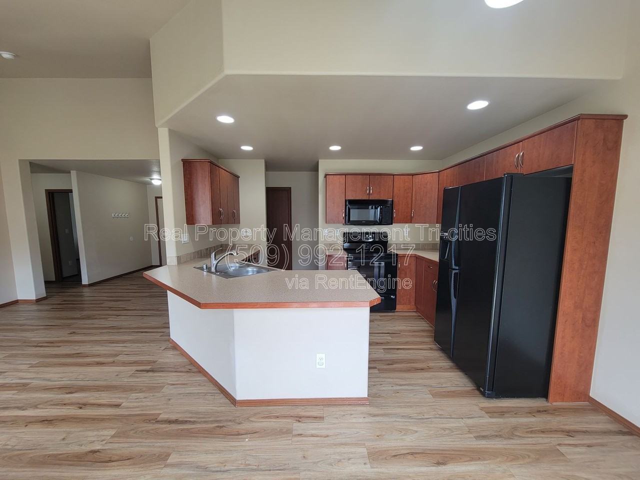 1653 Larkspur Dr - Photo 4 of 10