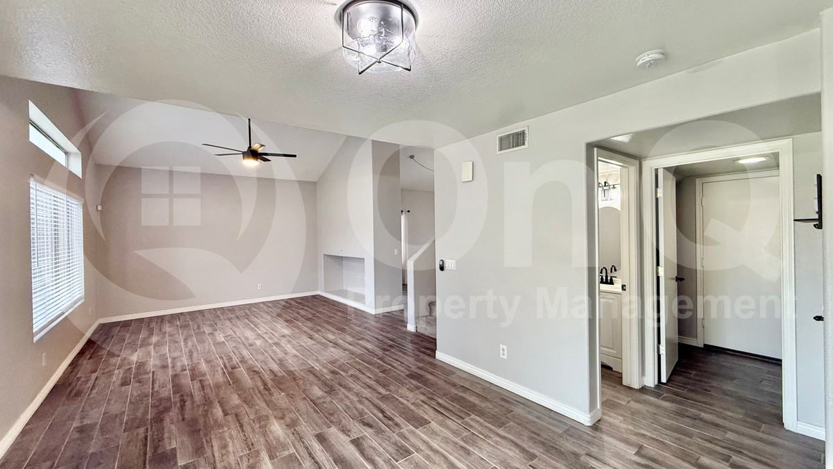 3610 N 106th Ave - Photo 7 of 24