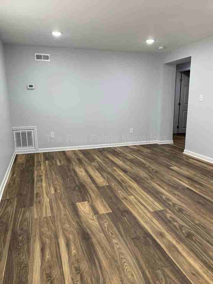 409 Longview Dr #B - Photo 3 of 9