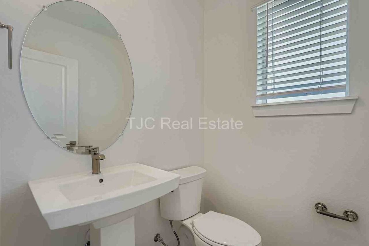 20568 E 63rd Ave - Photo 4 of 11