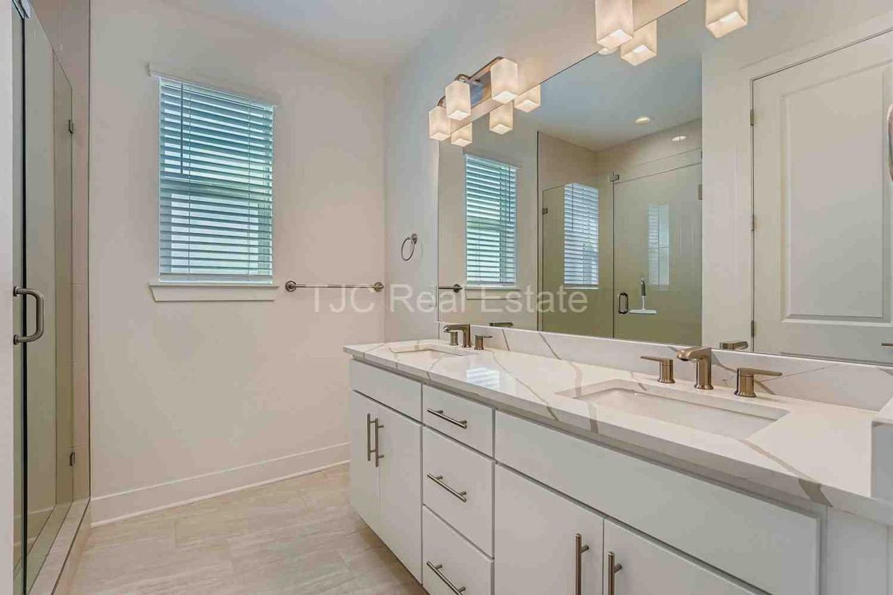 20568 E 63rd Ave - Photo 6 of 11