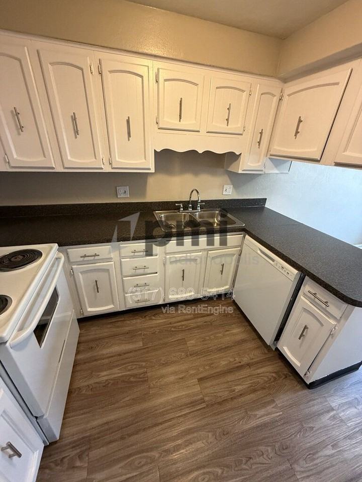 413 W 11th St #I70 - Photo 5 of 40