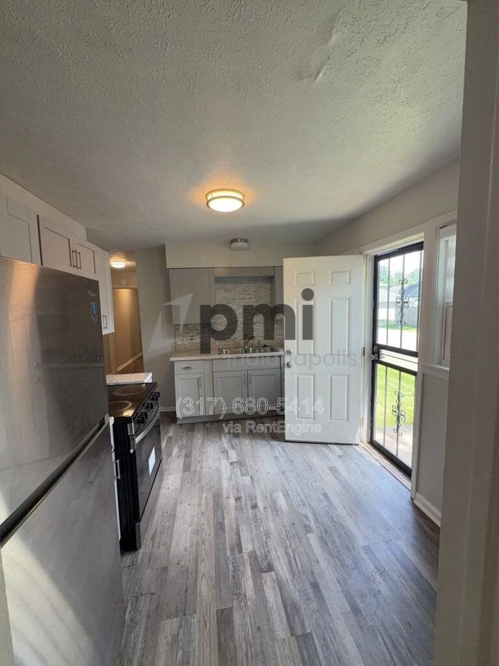 4301 Crittenden Ave - Photo 6 of 34