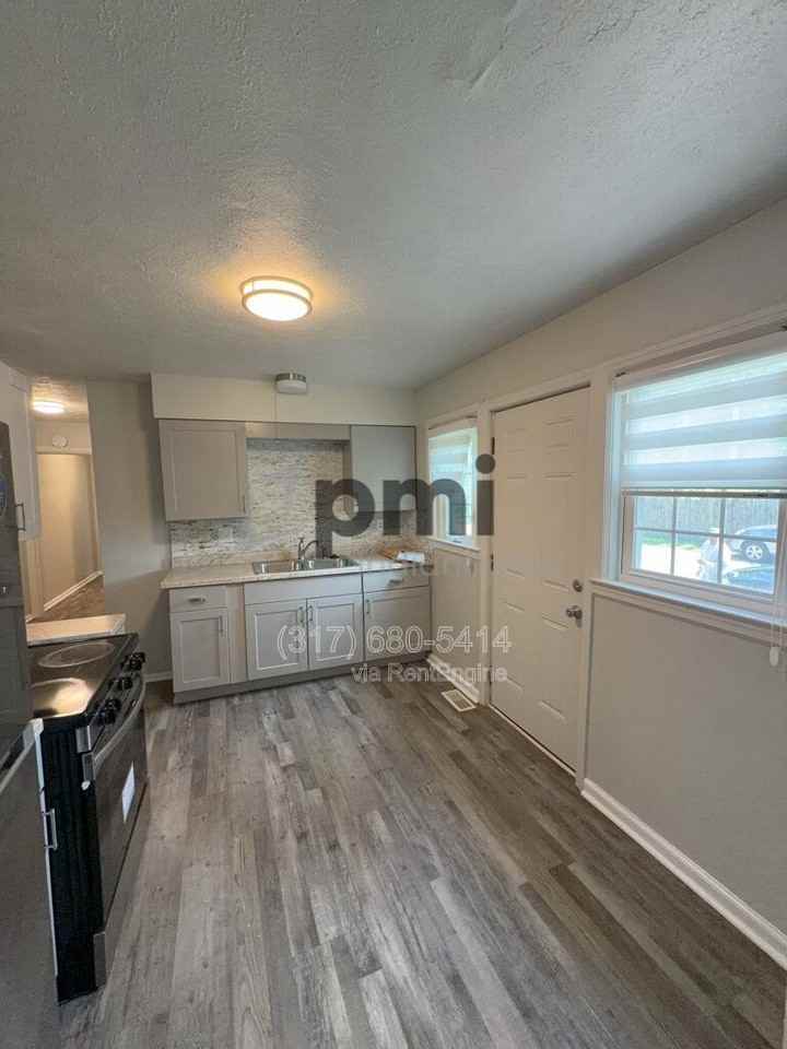4301 Crittenden Ave - Photo 7 of 34