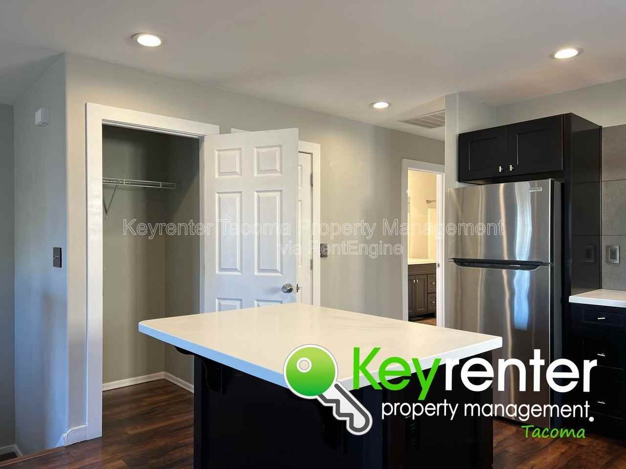 628 N Steele St - Photo 3 of 29
