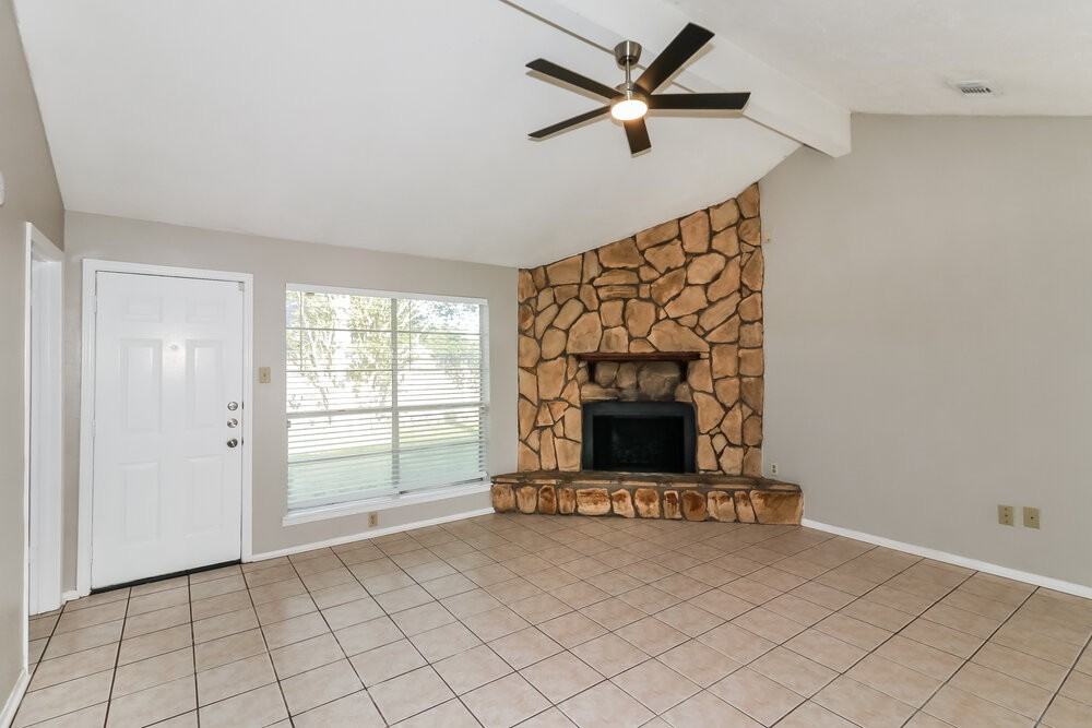 10111 King Ranch Ln - Photo 3 of 16