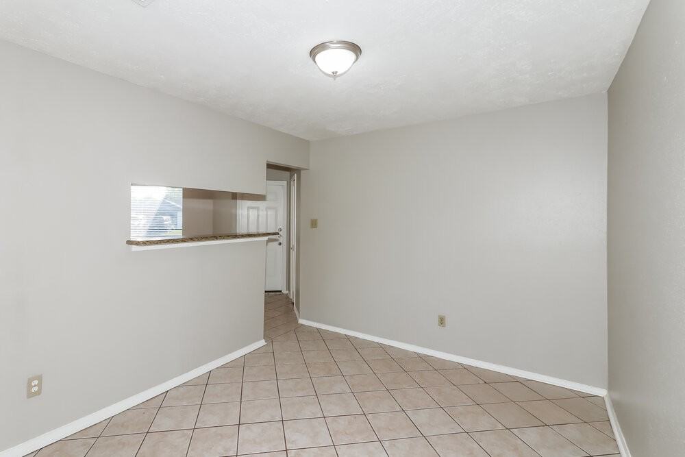 10111 King Ranch Ln - Photo 5 of 16