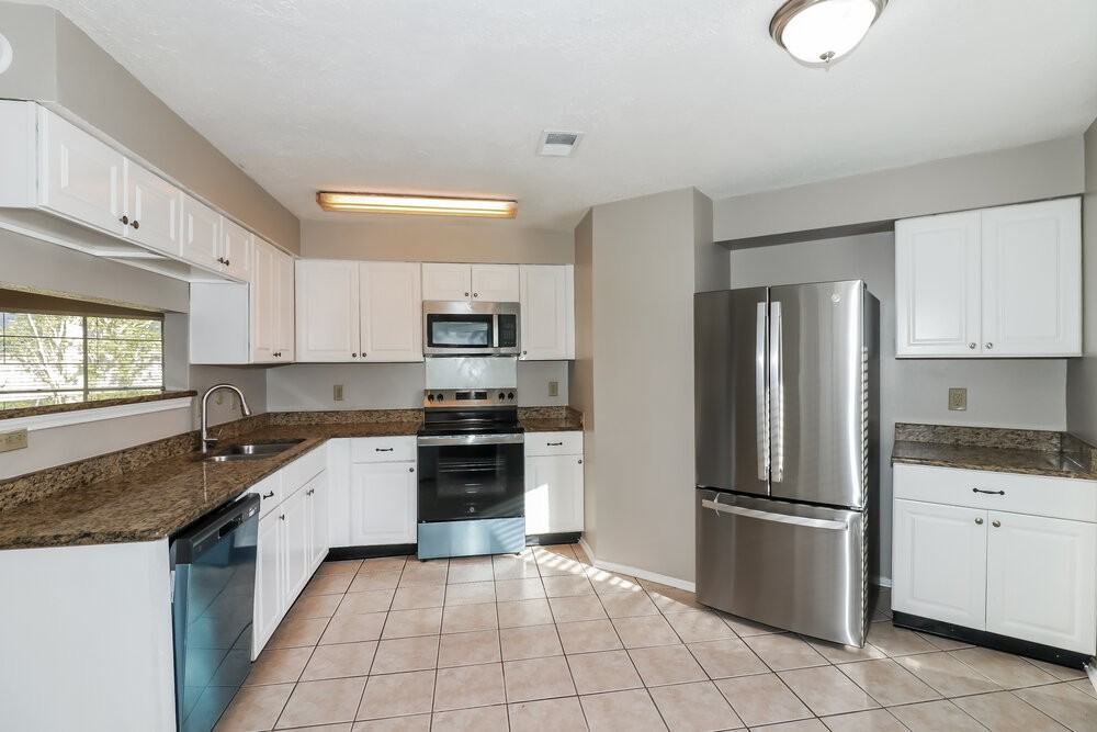 10111 King Ranch Ln - Photo 6 of 16