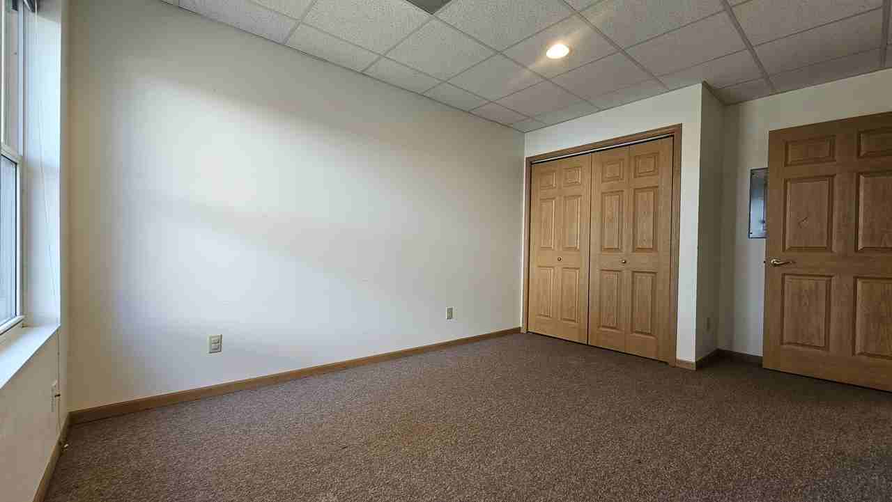 925 N Booth St #4 - Photo 4 of 5