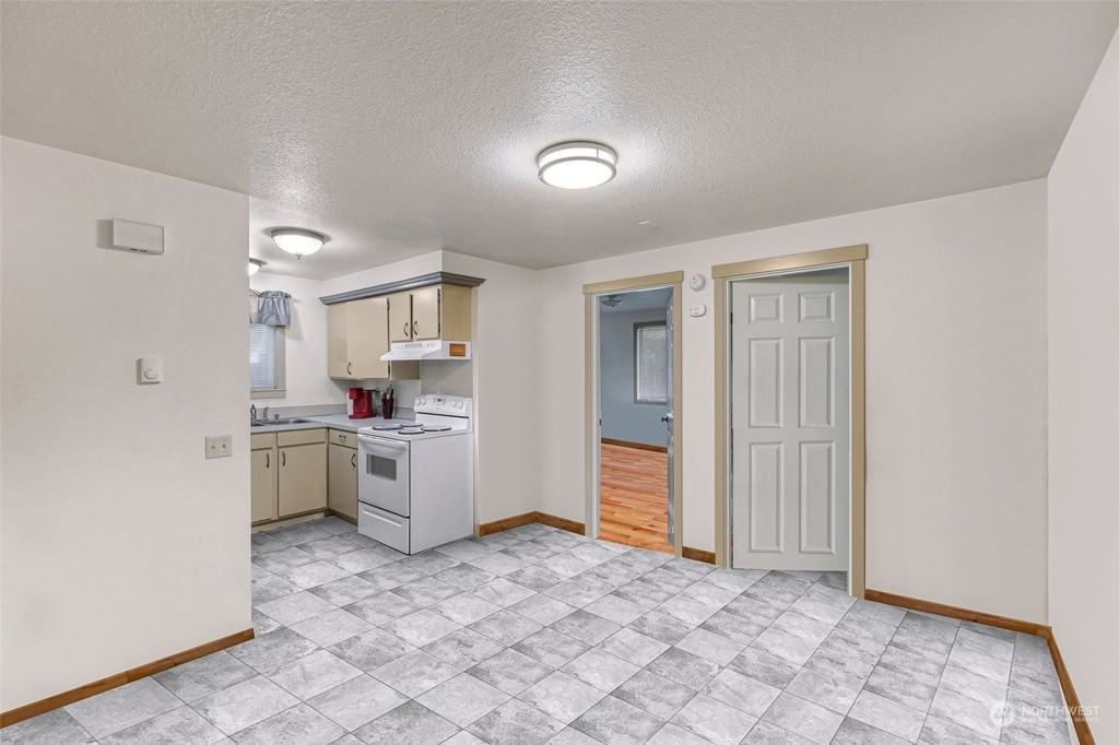2520 Valencia St #A - Photo 2 of 4