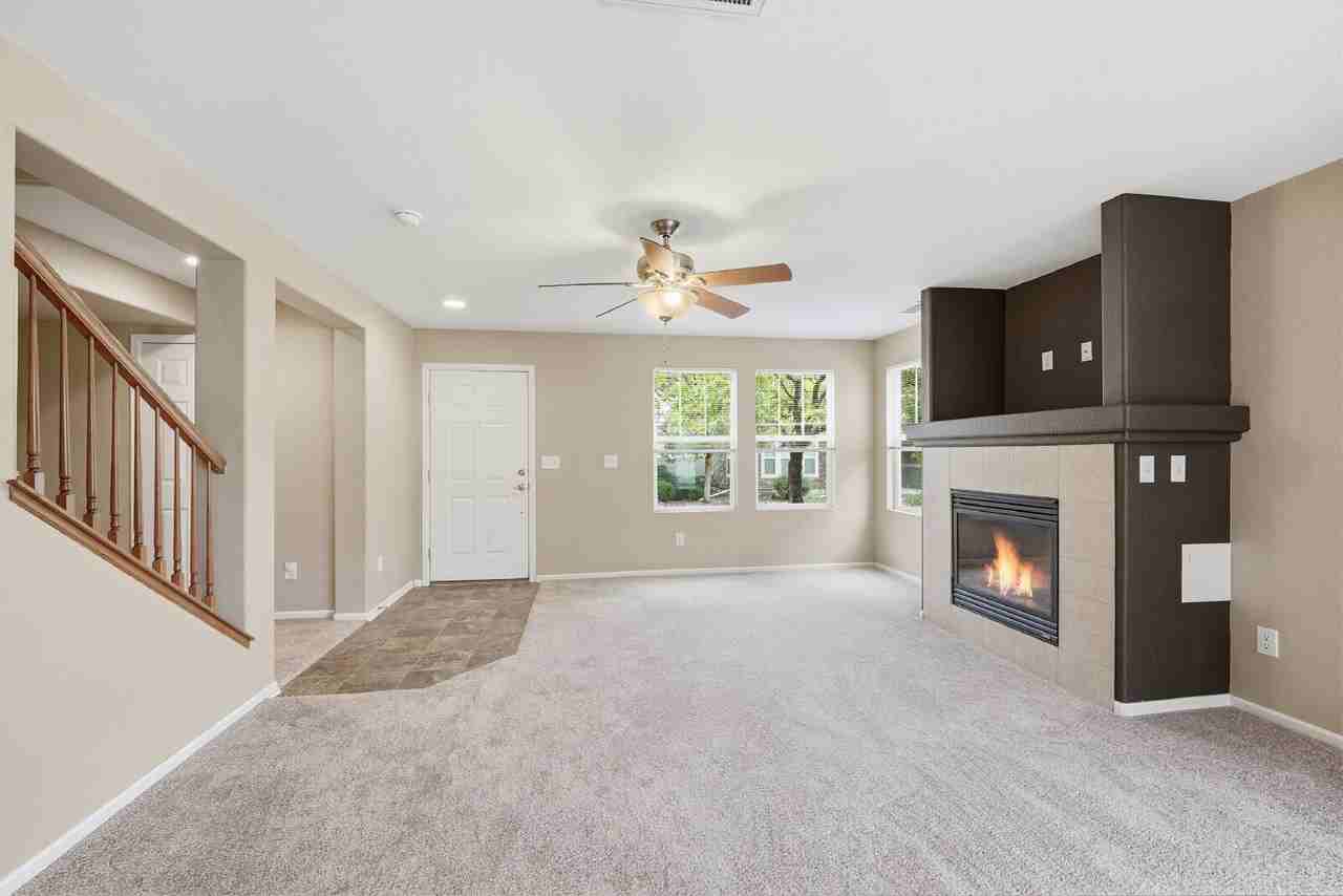 10448 Garland Dr - Photo 4 of 40