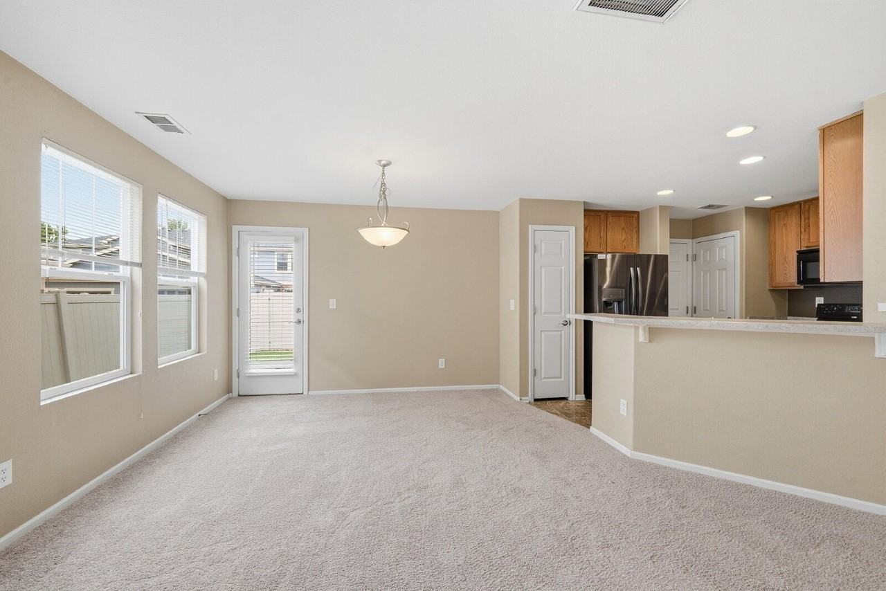 10448 Garland Dr - Photo 7 of 40