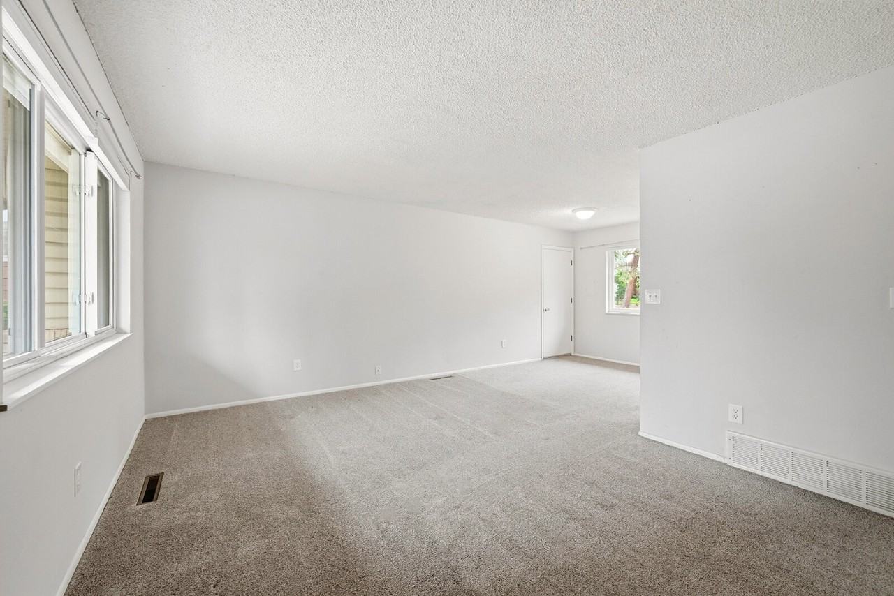 4935 Montebello Dr - Photo 2 of 33