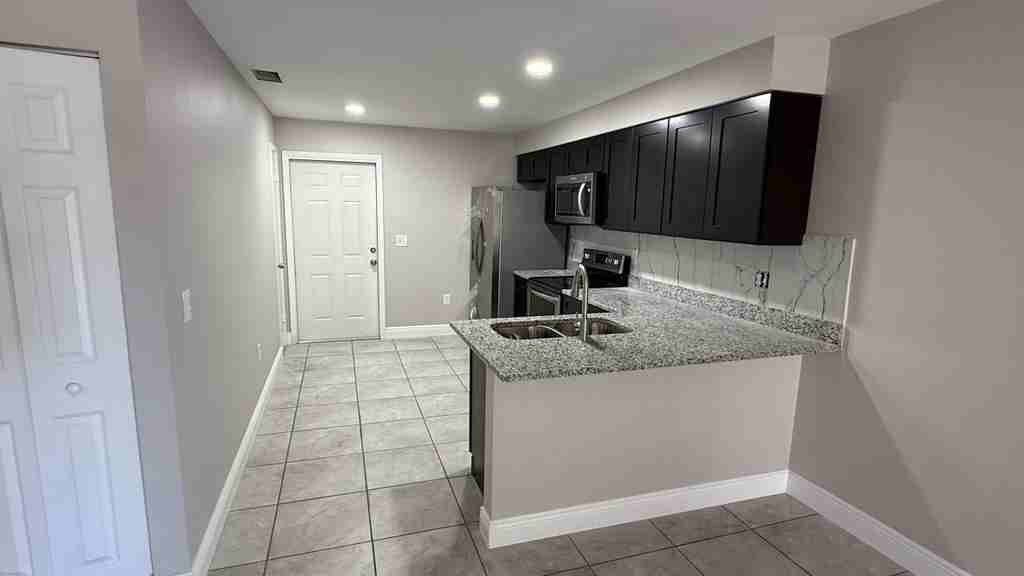 983 Berkley Rd - Photo 3 of 8