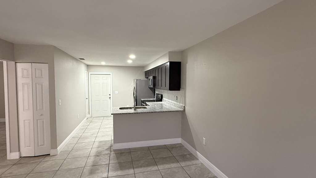 983 Berkley Rd - Photo 5 of 8