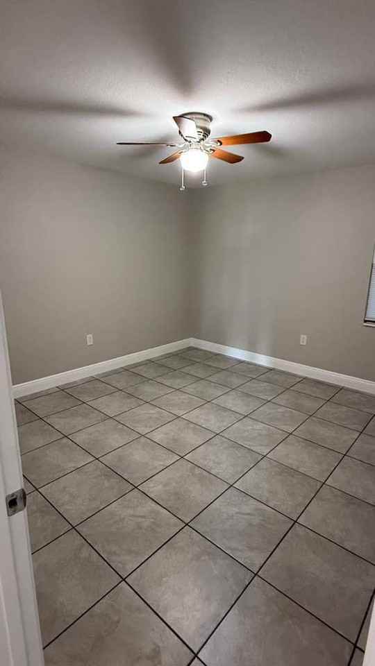 983 Berkley Rd - Photo 6 of 8