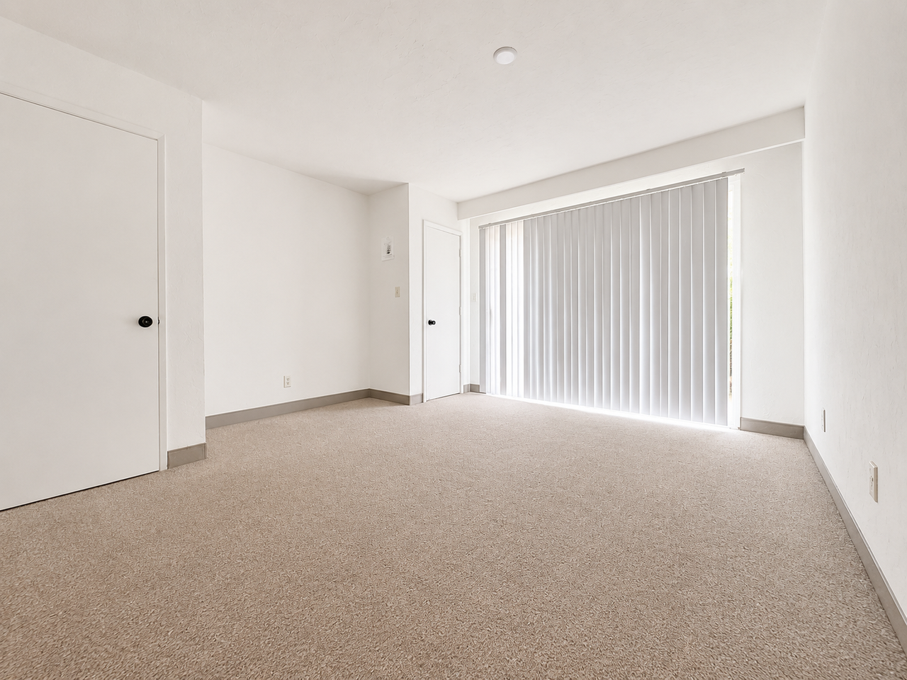 921 Tennis Way - Photo 4 of 7