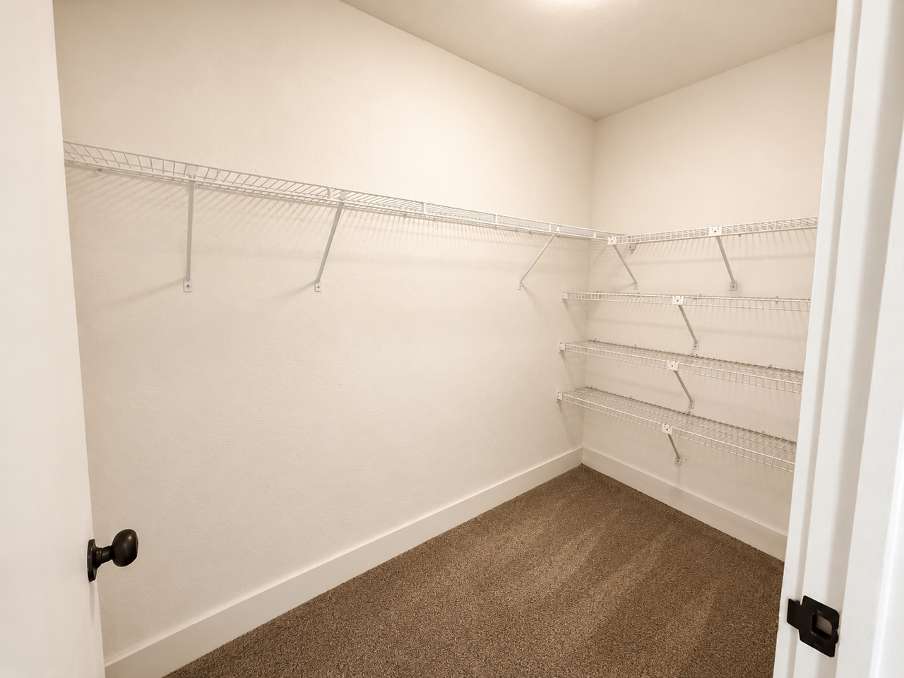 921 Tennis Way - Photo 6 of 7