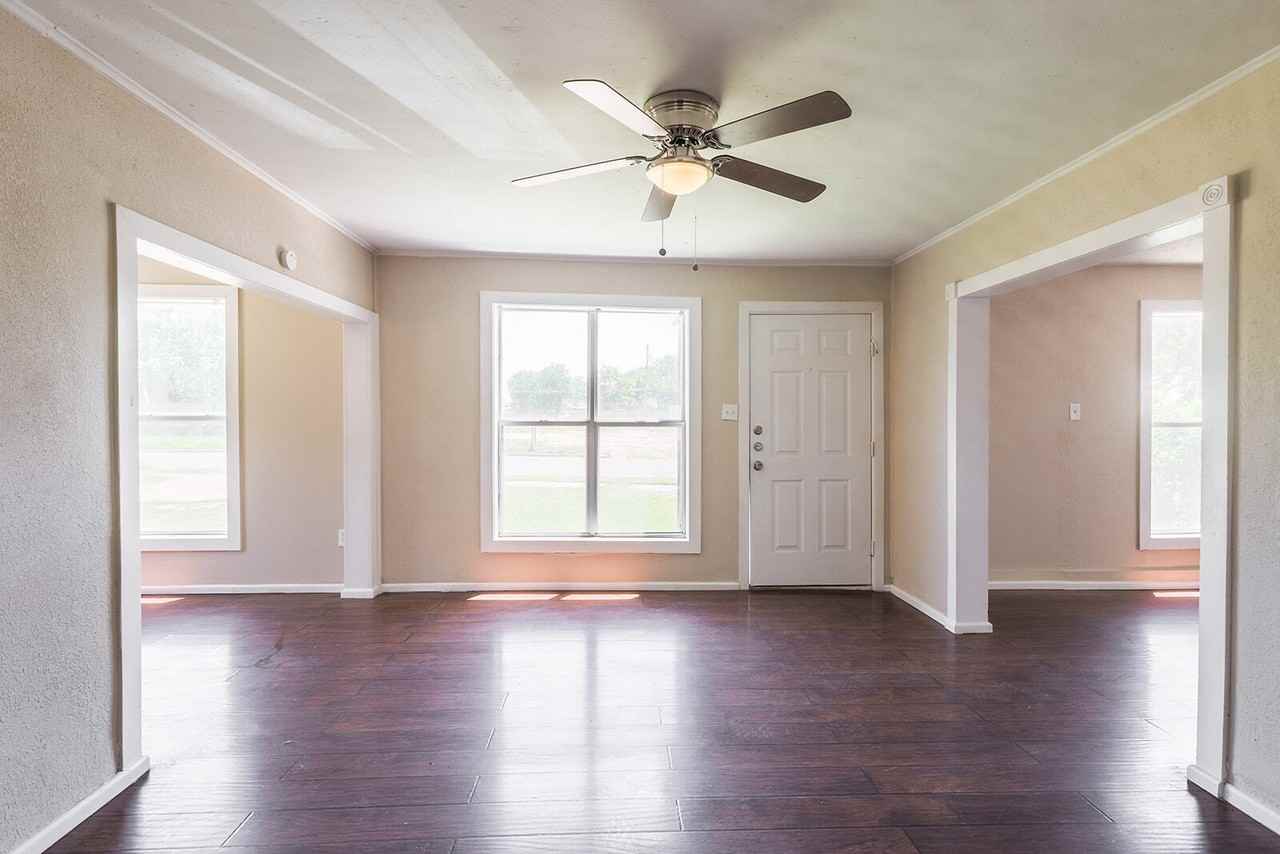 2114 20th St Frnt - Photo 2 of 18