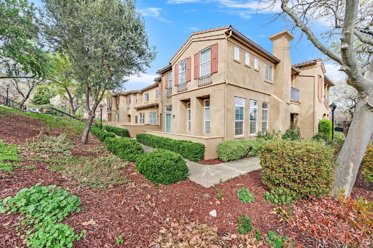 32 Meritage Cmn - Photo 3 of 33