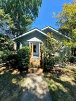 featured image of 1627 Pearl St #E