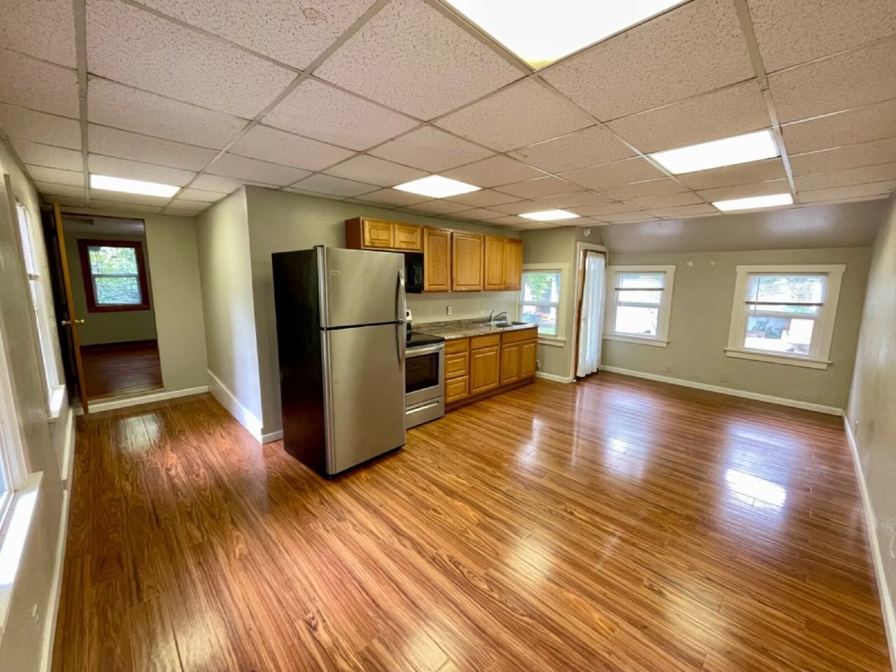 1627 Pearl St #E - Photo 2 of 12