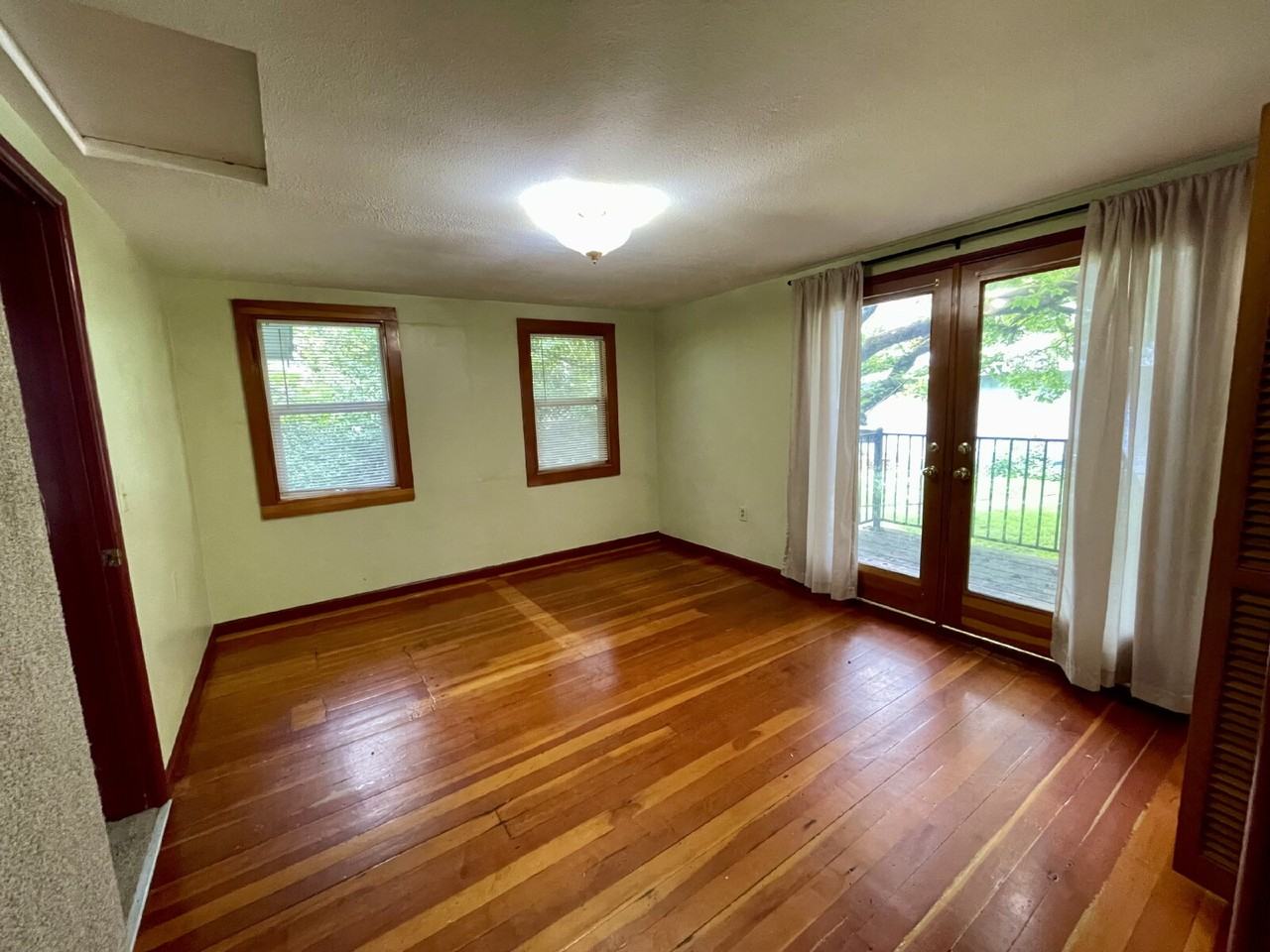 1627 Pearl St #E - Photo 4 of 12