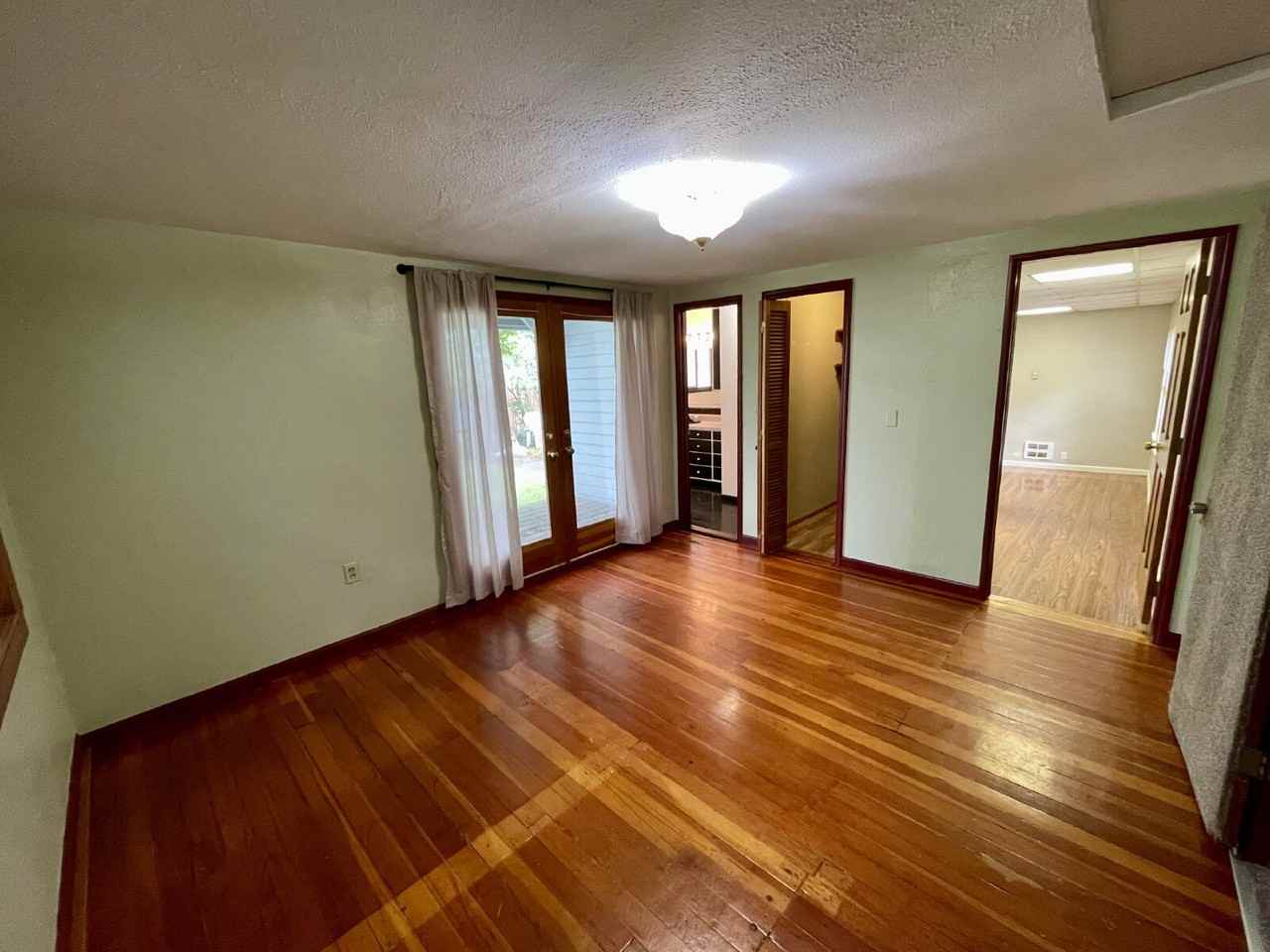 1627 Pearl St #E - Photo 5 of 12