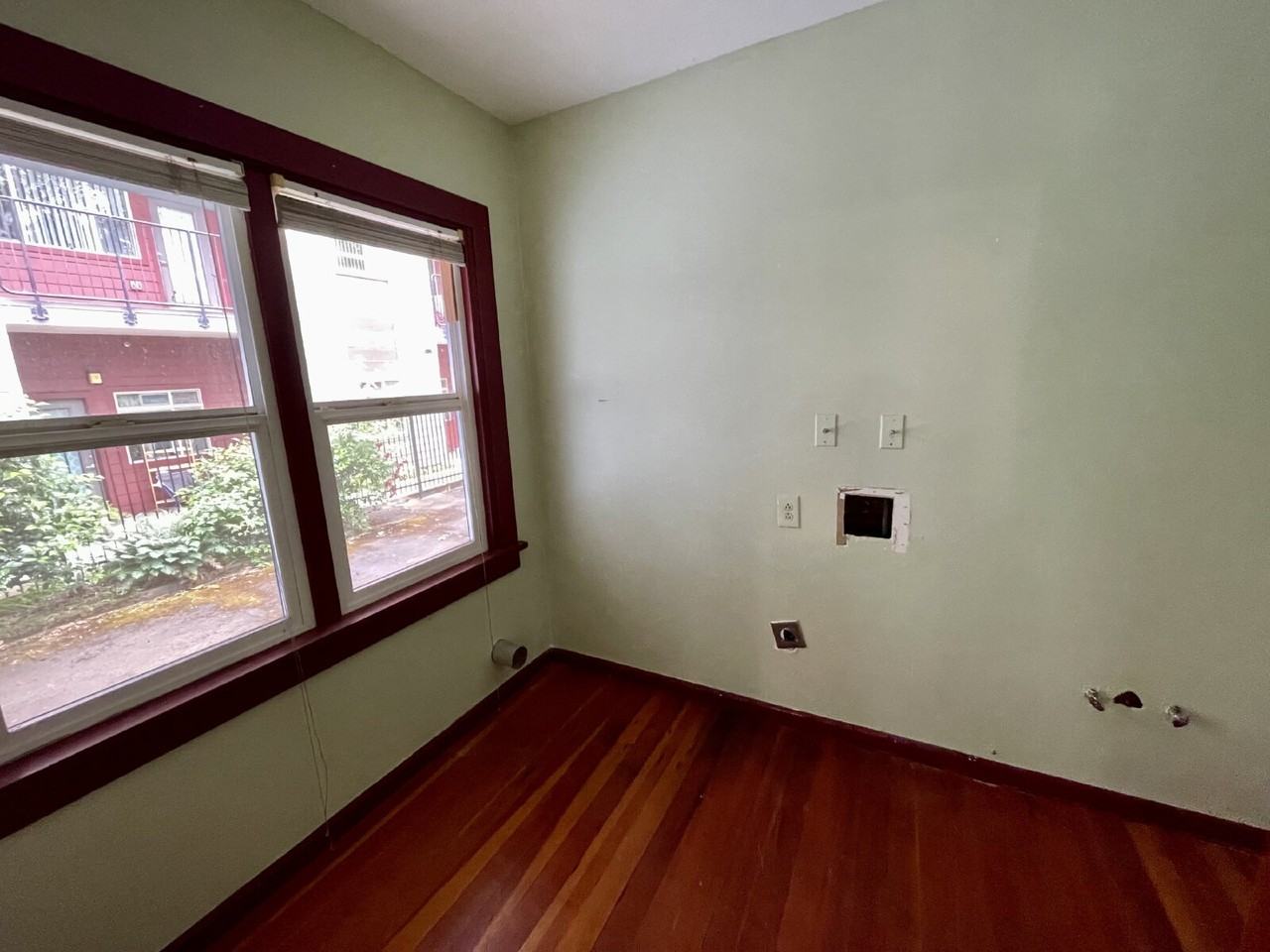 1627 Pearl St #E - Photo 7 of 12