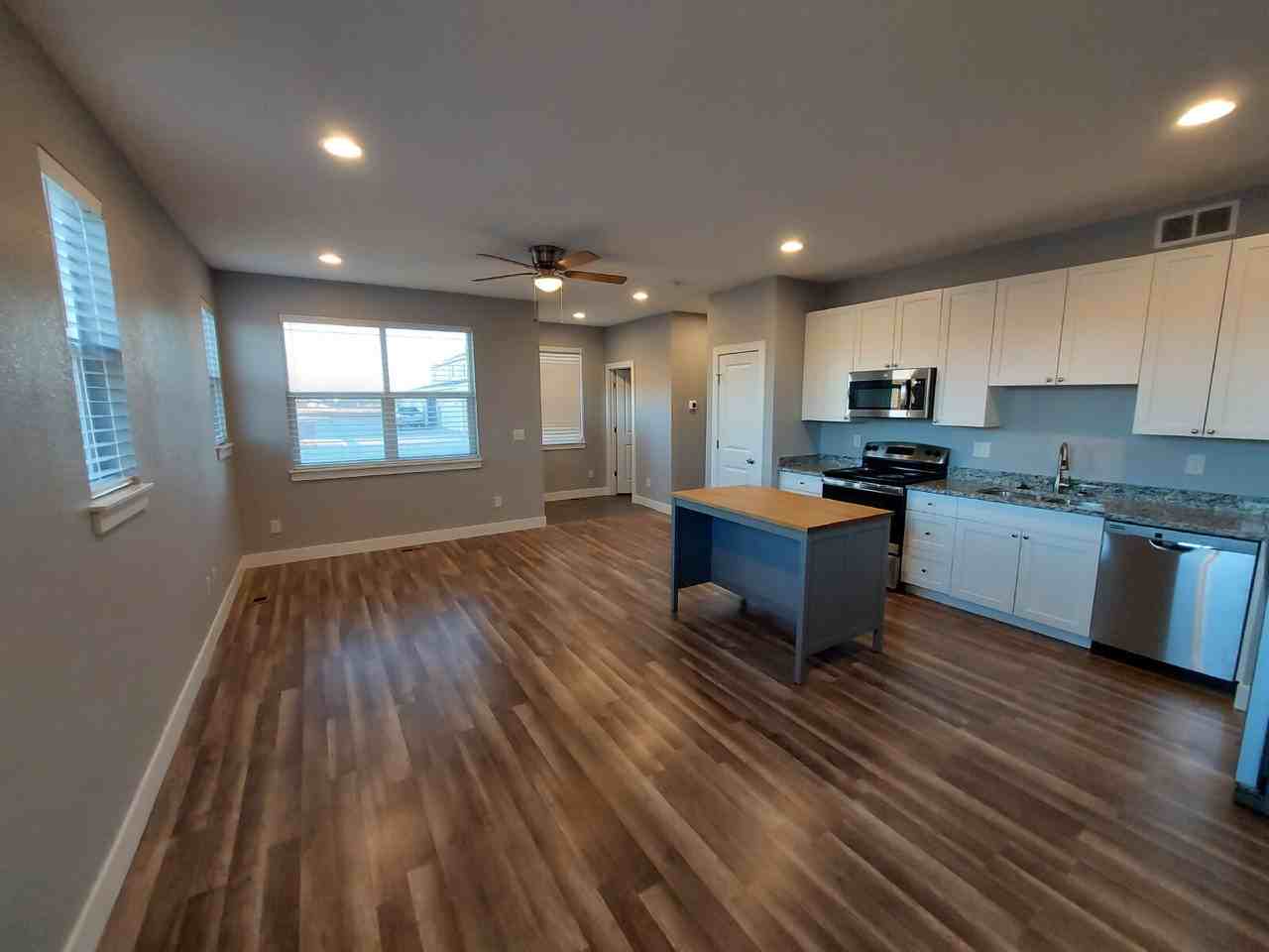 381 S 4th Ct - Photo 3 of 16