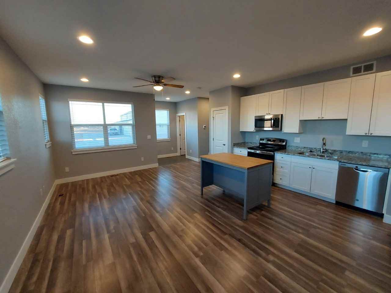 381 S 4th Ct - Photo 4 of 16