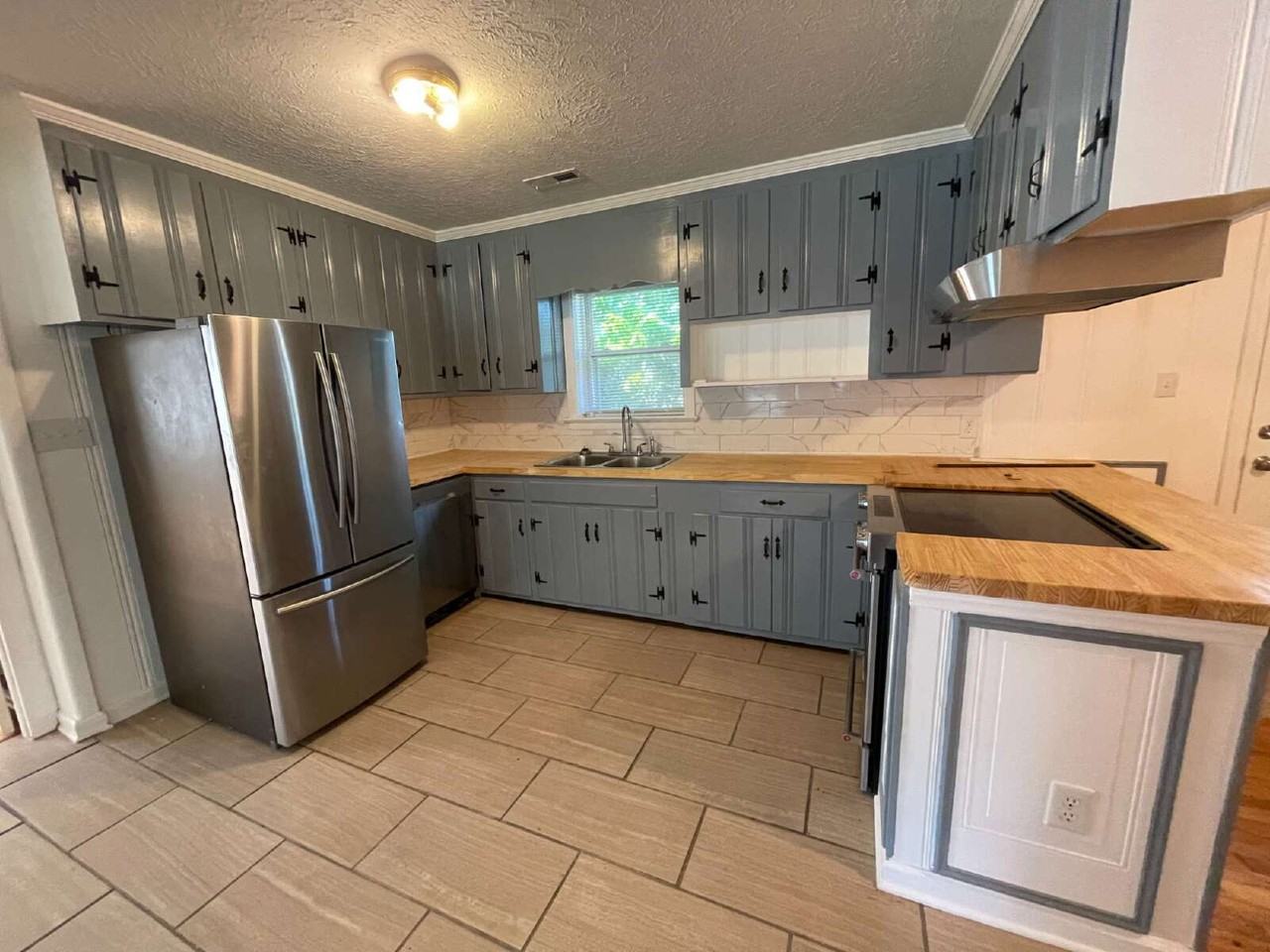 104 Brock St - Photo 6 of 50