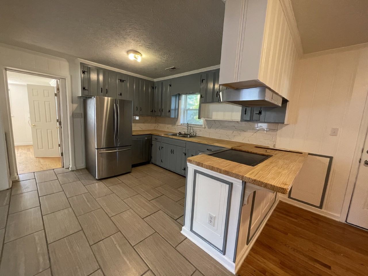 104 Brock St - Photo 7 of 50