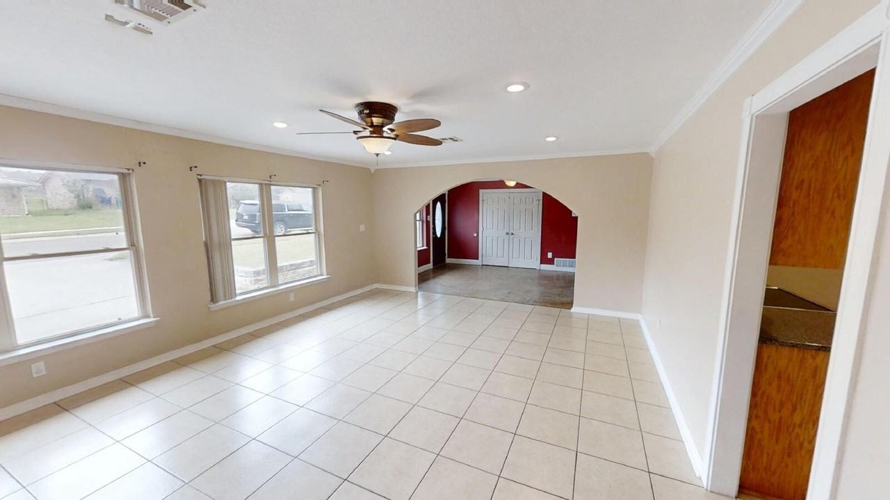 924 Holly St - Photo 3 of 27