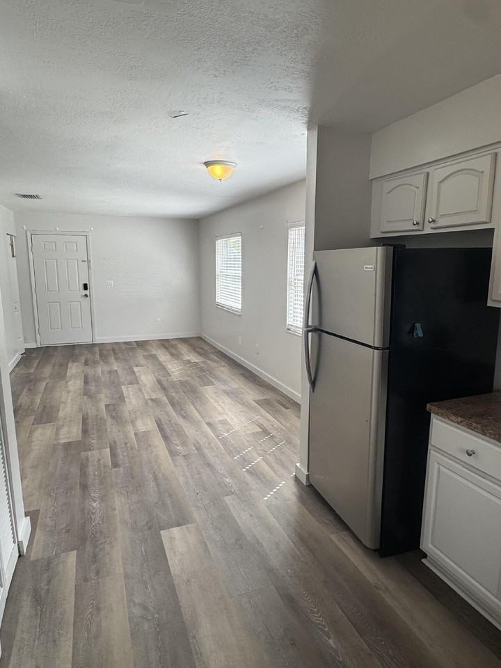 1711 W Carmen St #B - Photo 6 of 17