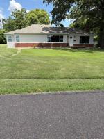 featured image of 2211 E Walnut St