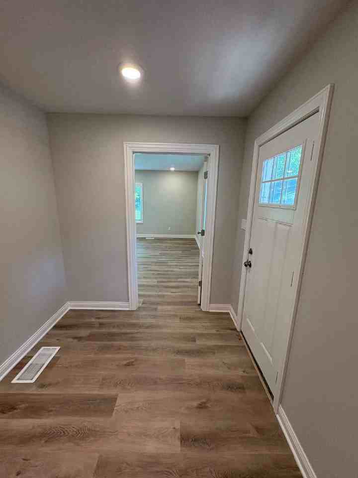 2211 E Walnut St - Photo 3 of 24