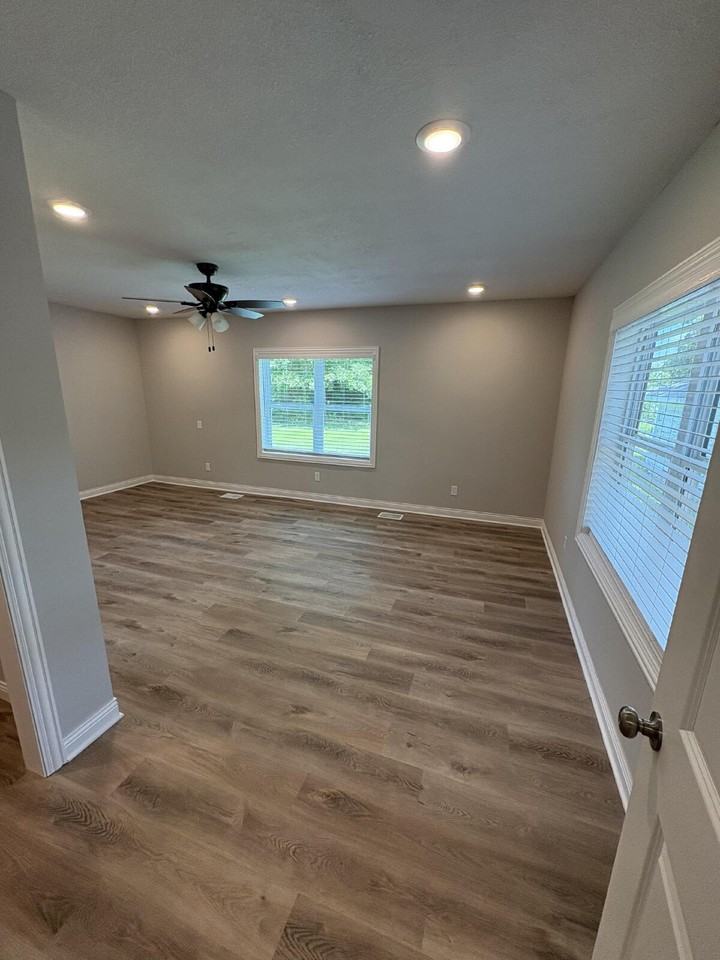 2211 E Walnut St - Photo 5 of 24