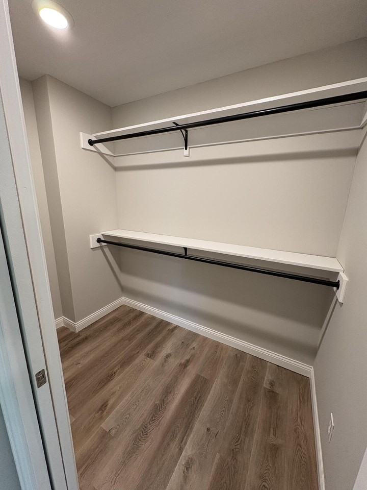 2211 E Walnut St - Photo 6 of 24