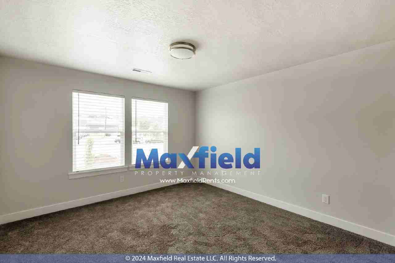 315 N Tidwell St - Photo 3 of 28