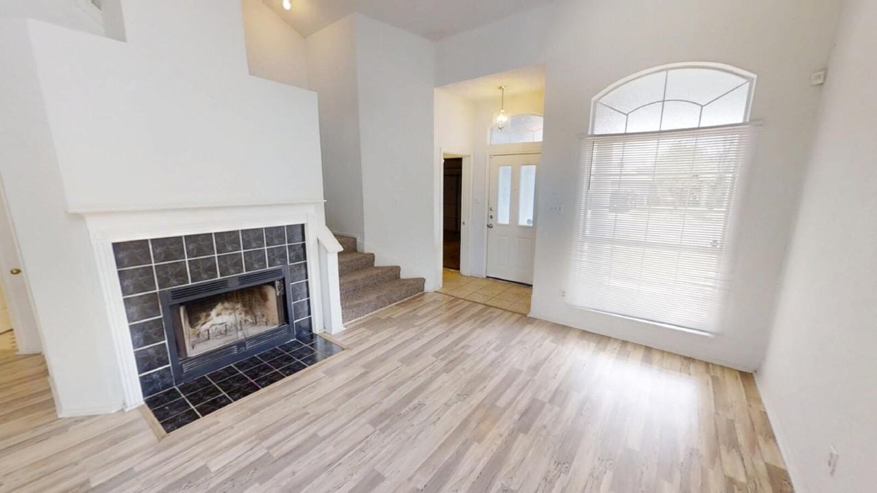 2215 Garrett Dr - Photo 4 of 26