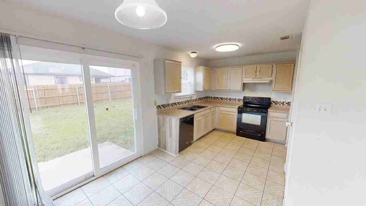 2215 Garrett Dr - Photo 5 of 26