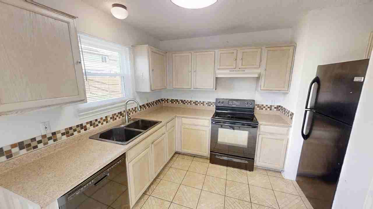 2215 Garrett Dr - Photo 6 of 26