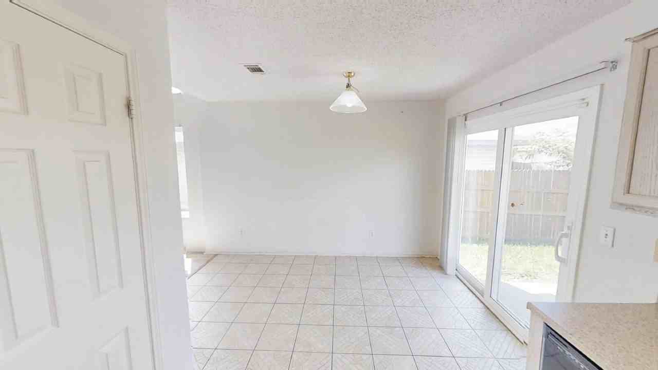 2215 Garrett Dr - Photo 7 of 26
